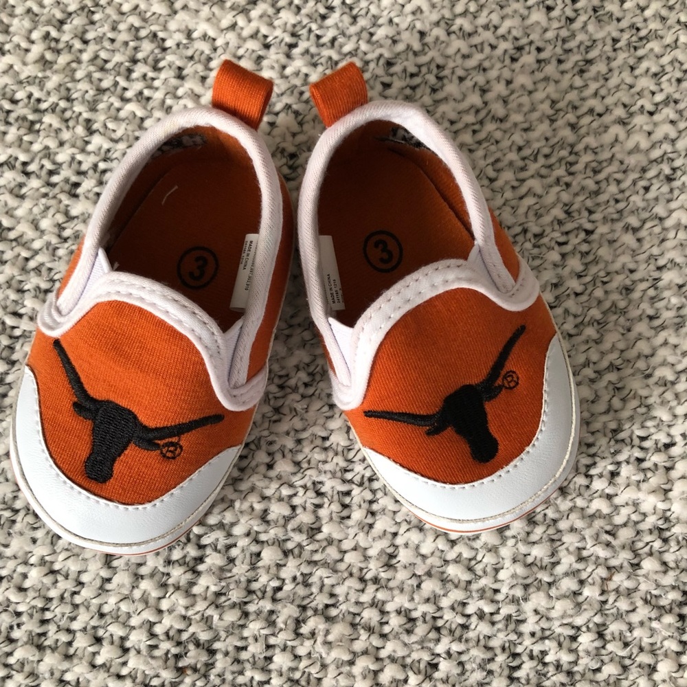 ⭐️ SALE ⭐️ Texas Longhorns infant crib shoes